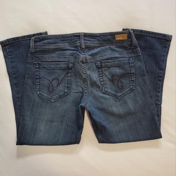 Refuge Cropped Jeans - Picture 2 of 7